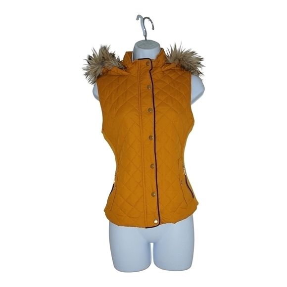 Active USA Burnt Yellow Faux Fur Hooded Quilted Vest Small - Picture 3 of 5